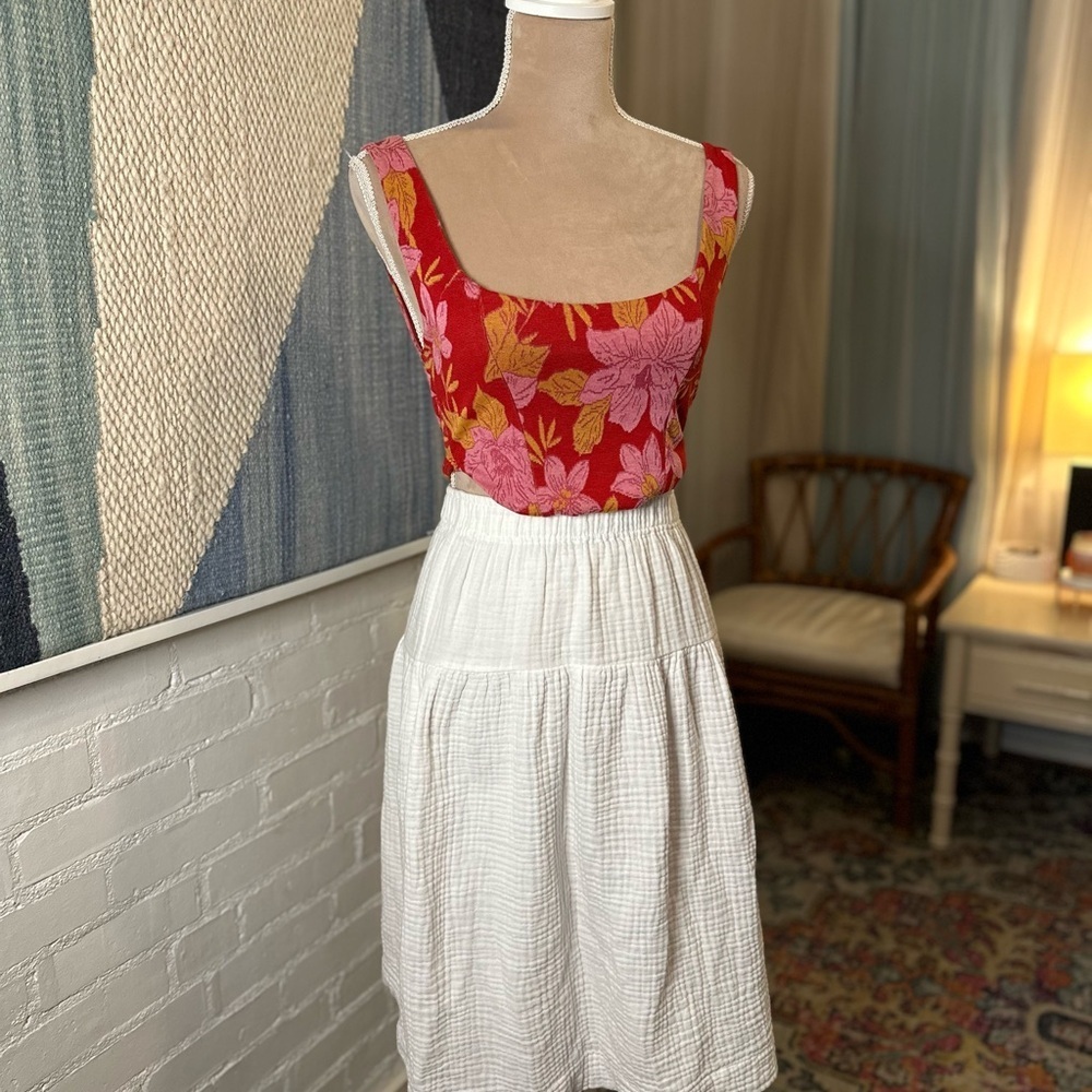 Zara Red Tapestry Floral Cropped Tank Top - Picture 3 of 9